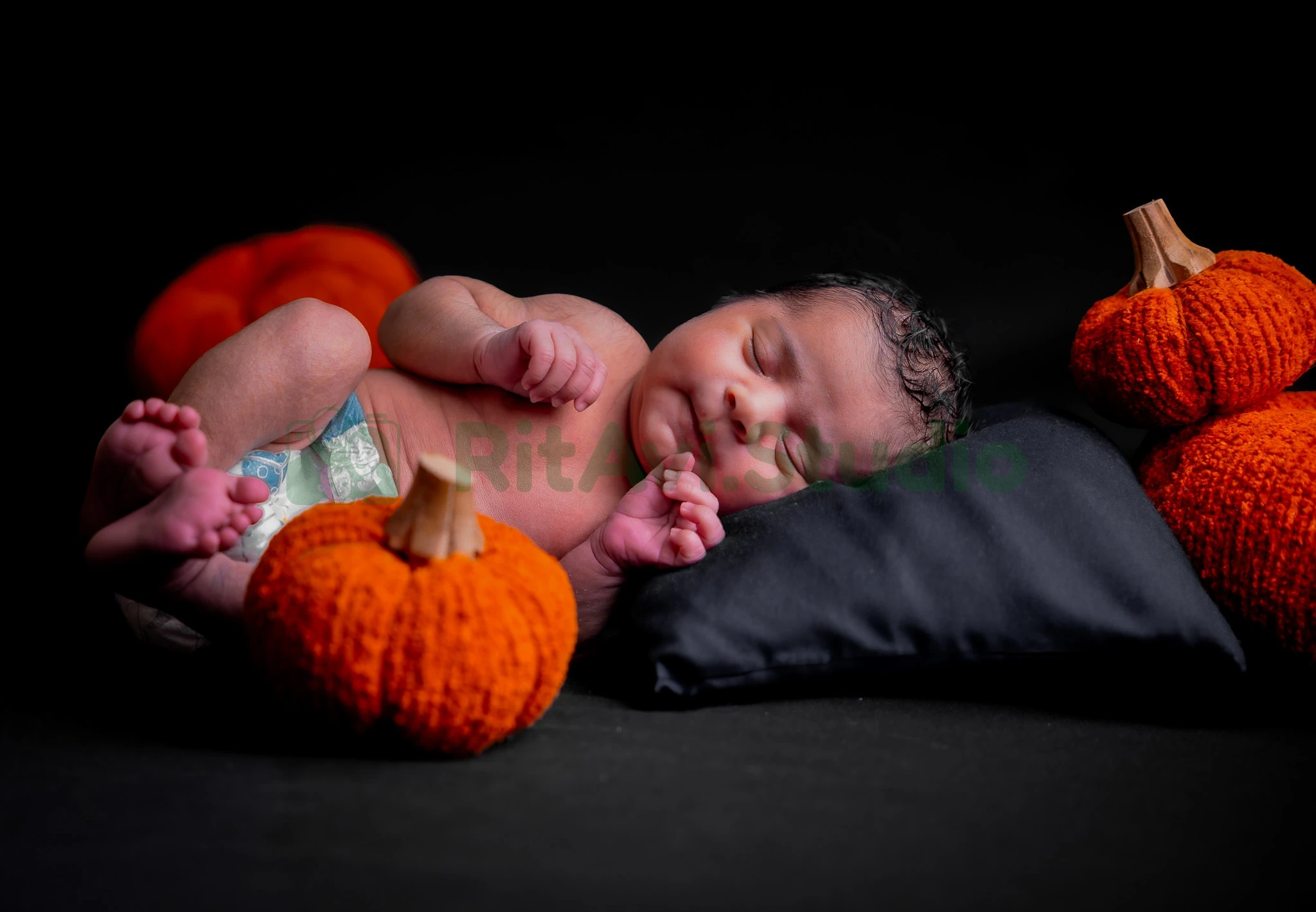 Luxury Photography Gurgaon - Motherhood Connection by RitAvi.Studio