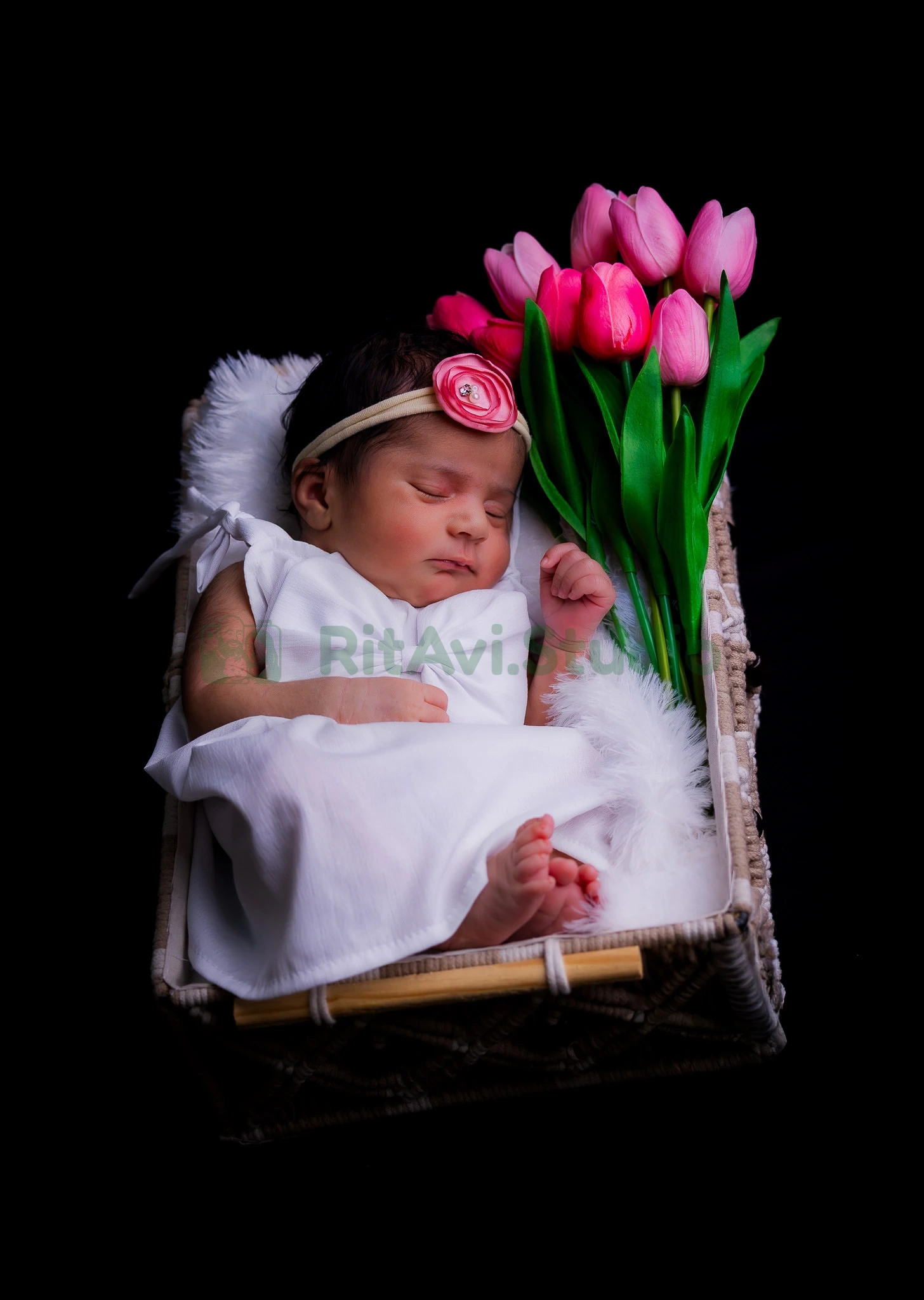 Newborn Photography Gurgaon - Tiny Fingers & Toes by RitAvi.Studio