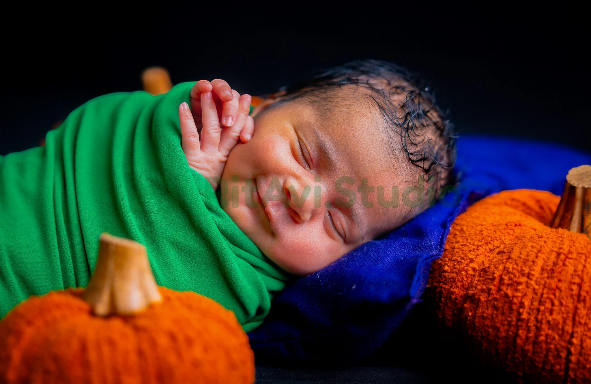 Newborn Photography Gurgaon - Gentle Newborn Caring by RitAvi.Studio