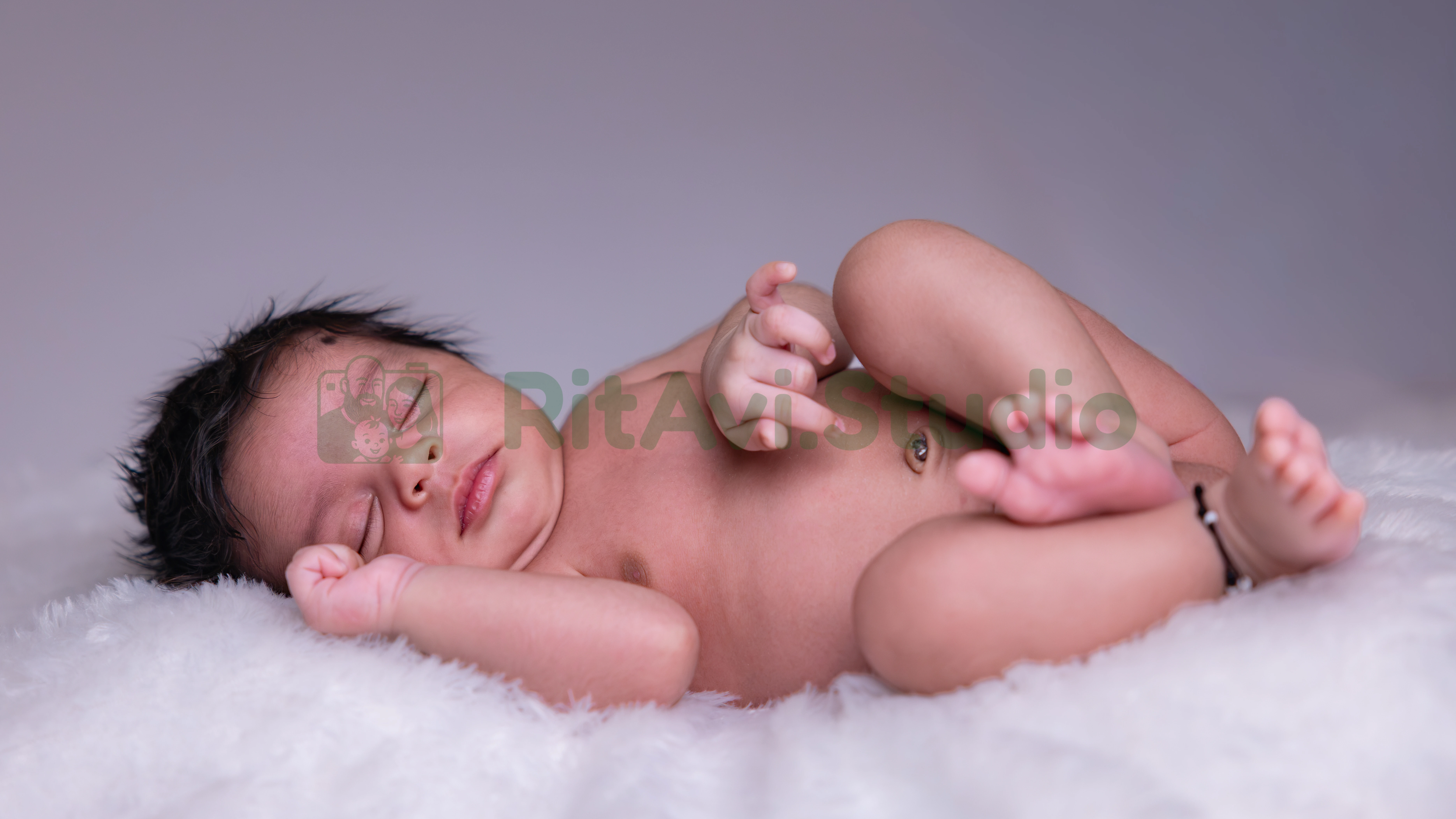 Newborn Photography Gurgaon - Warm Studio Nest by RitAvi.Studio