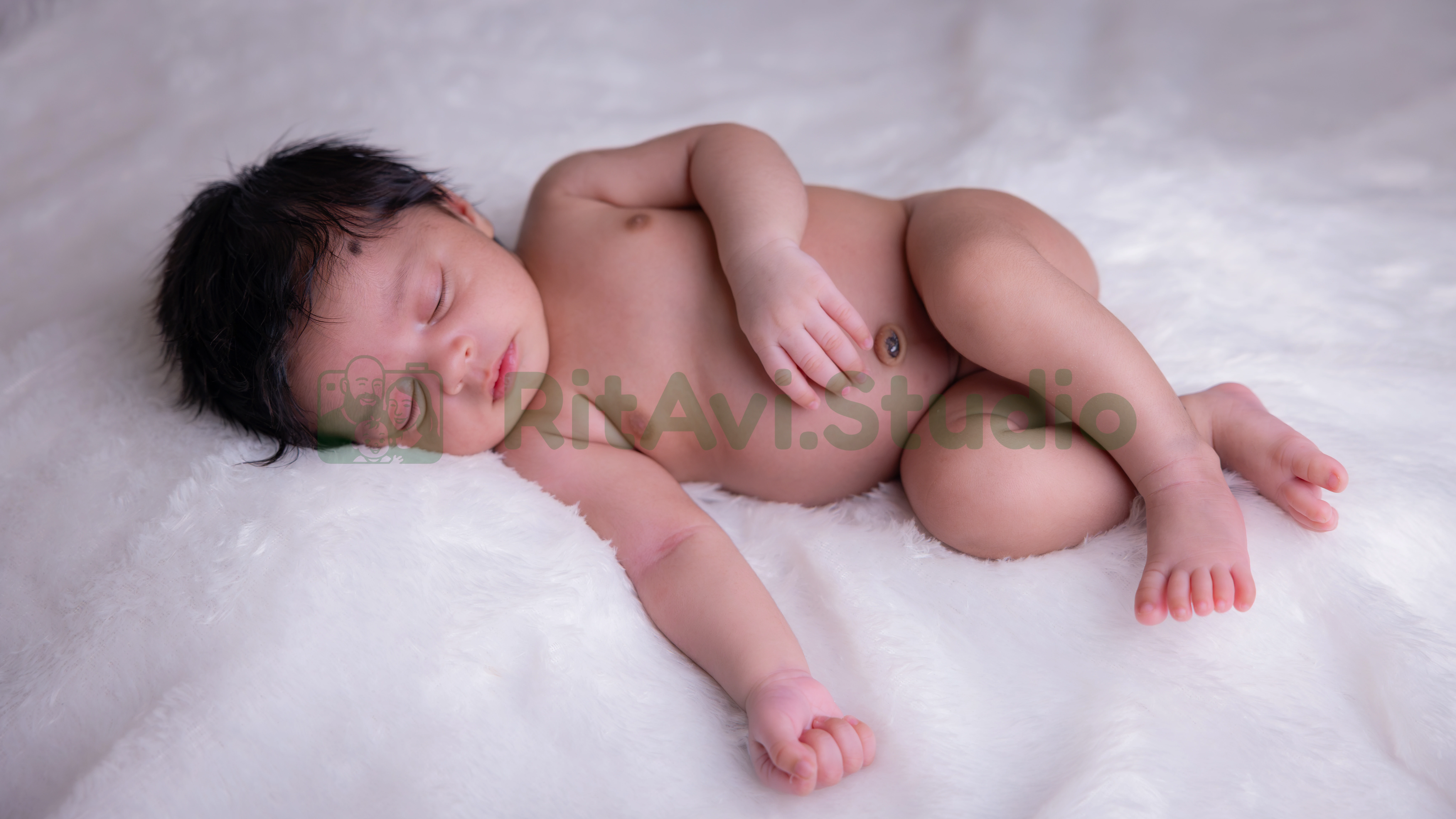 Newborn Photography Gurgaon - Innocent Sleeping Beauty by RitAvi.Studio